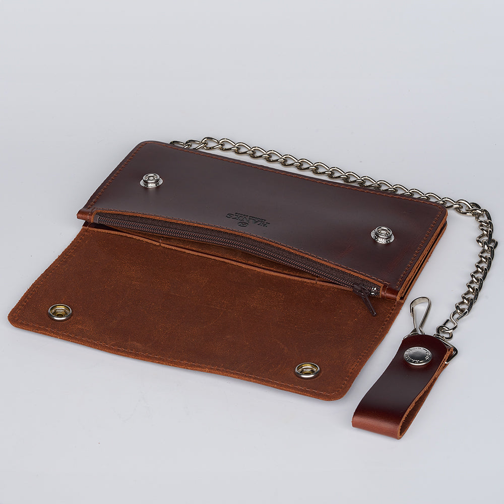 The Hanks Belts Big Bear Biker Chain Wallet features brown leather, a metal biker chain, snap buttons, an interior zippered pocket, and a leather loop with button attaching the chain.