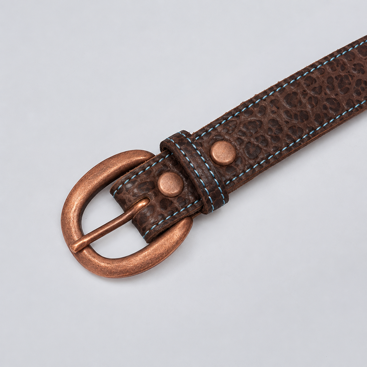 The Yellowstone for Women 1″ with Stitched Center is a brown bison leather belt with light blue stitching and copper buckle.