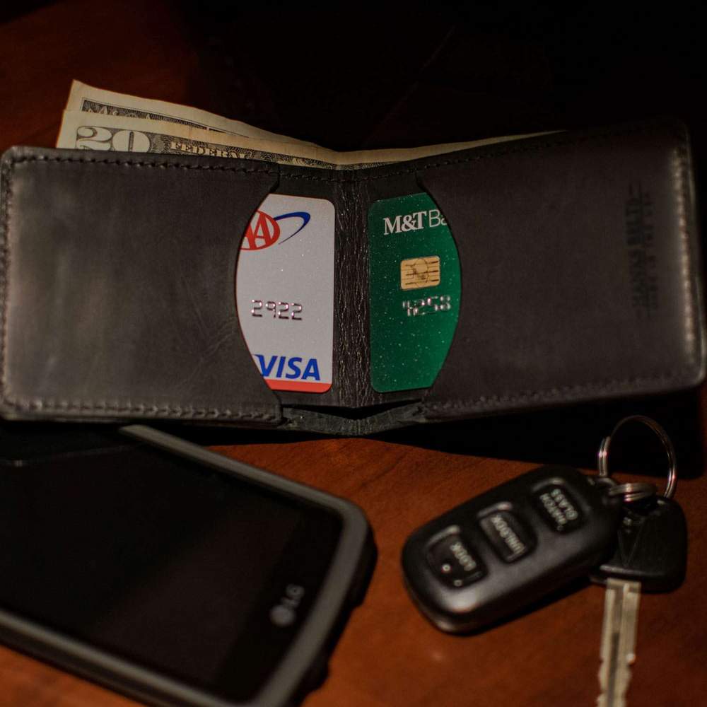 Hanks Slim Bi-fold Wallet in Black