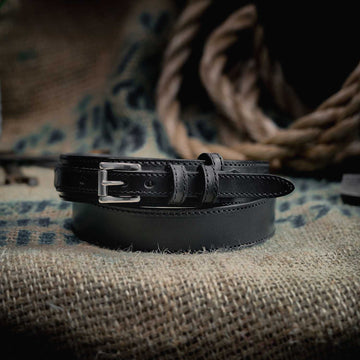 Hanks Ranger 1.5" Belt in Black on burlap