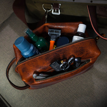 deluxe toiletry travel bag Bison Deluxe Leather Dopp Bag With Zipper OFA / Rich Brown